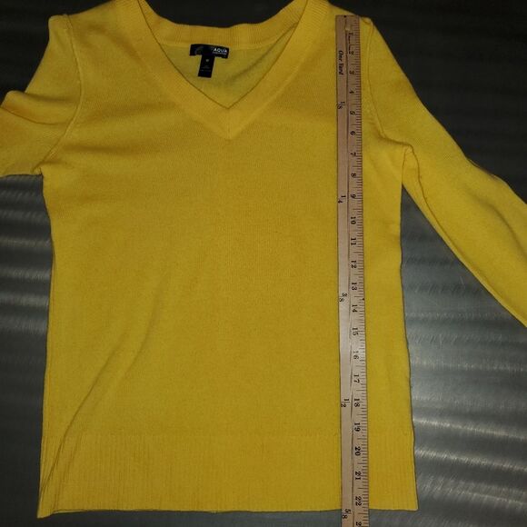 Aqua Cashmere Yellow V-Neck 100% Cashmere Long Sleeve Pullover Sweater Small - Picture 8 of 9